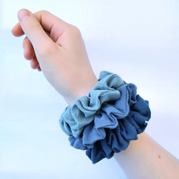 Blue linen scrunchie set wrist