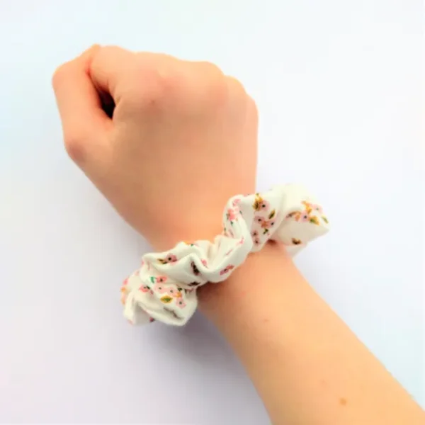 Cream Floral Scrunchie Wrist