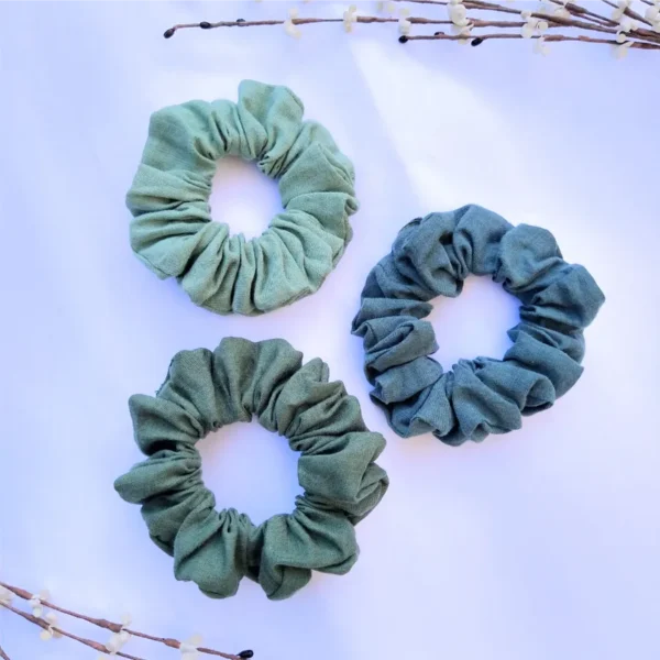 Green linen scrunchie set flat