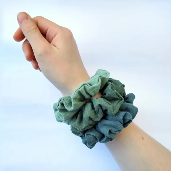 Green linen scrunchie set wrist