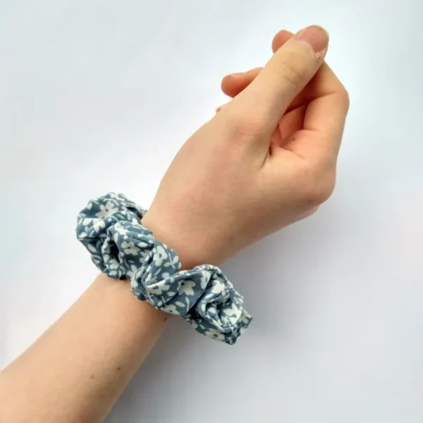 Light Blue Daisies Scarf Scrunchie Wrist (2)