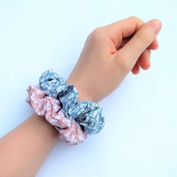 Pink and Blue Daisies Scrunchie Wrist