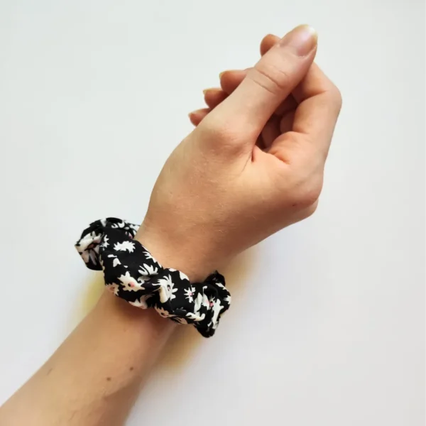 Velvet Cheetah Print Scrunchie Wrist